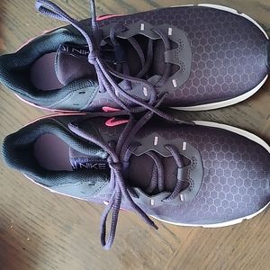 Women's Nike Legend Essential 2